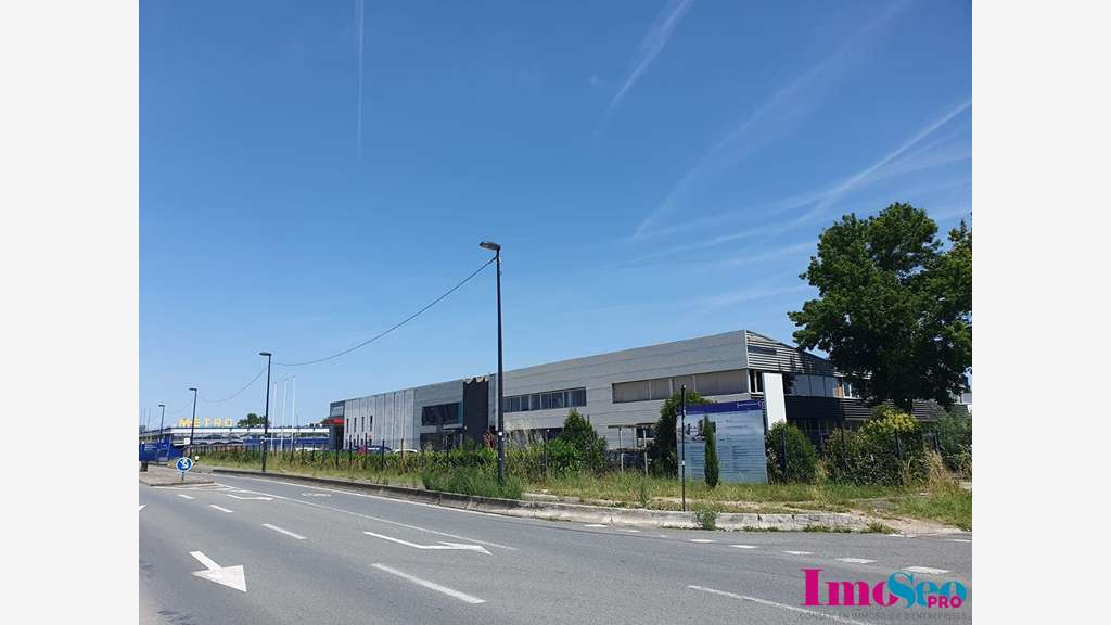 Local commercial 790m² à louer à Bordeaux Nord