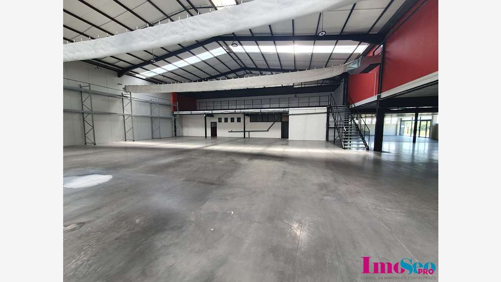Local commercial 790m² à louer à Bordeaux Nord