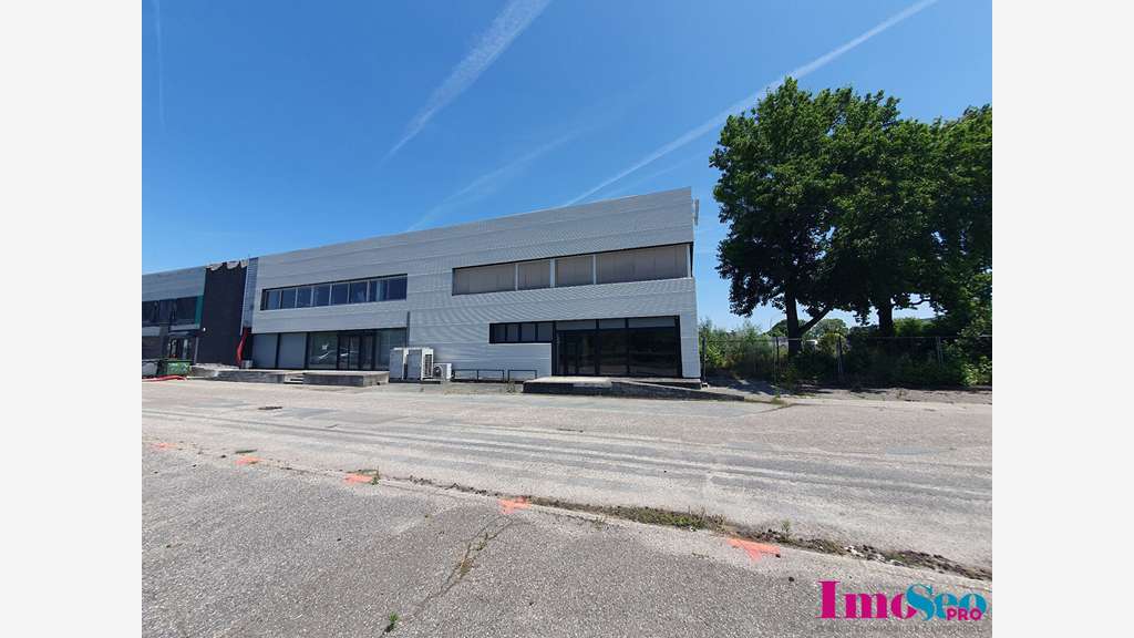 Local commercial 790m² à louer à Bordeaux Nord