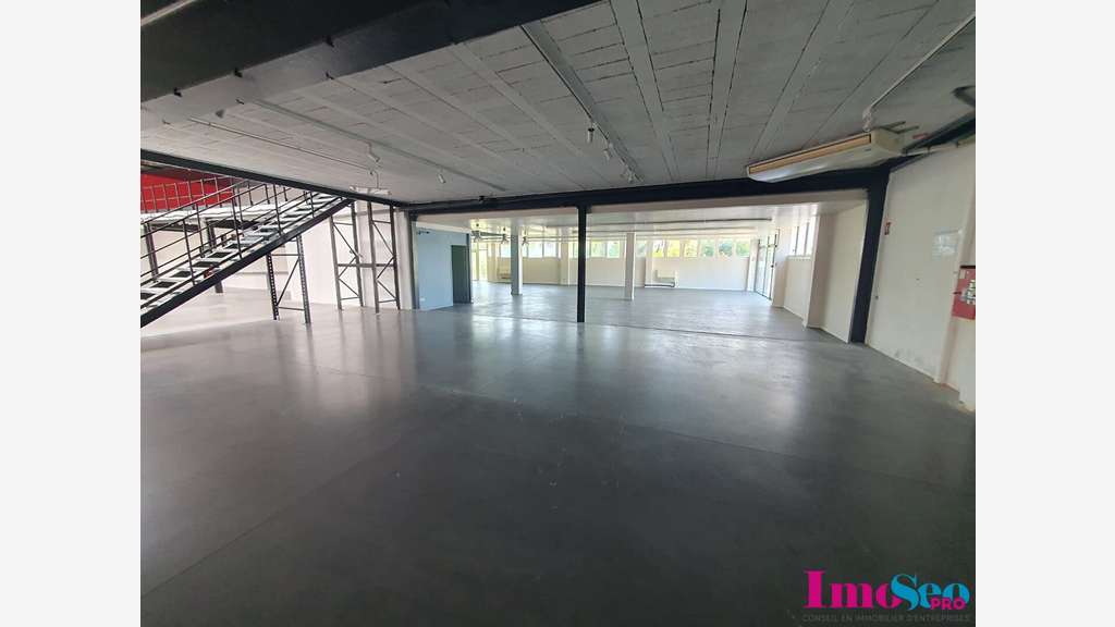 Local commercial 790m² à louer à Bordeaux Nord