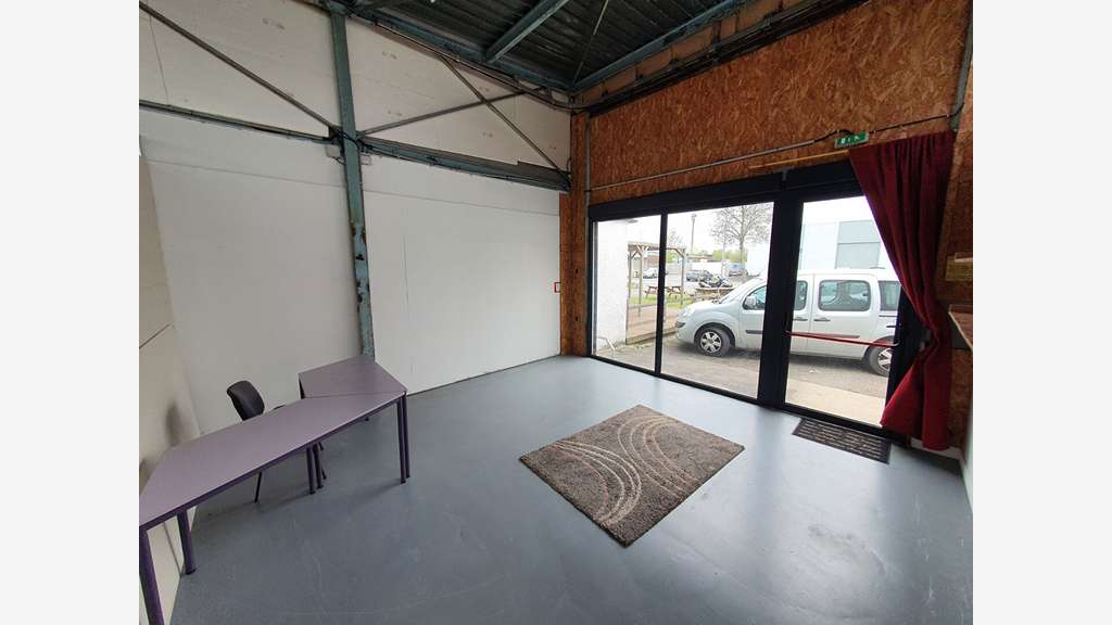 Entrepôt 230m² à louer ZI de Bordeaux Nord
