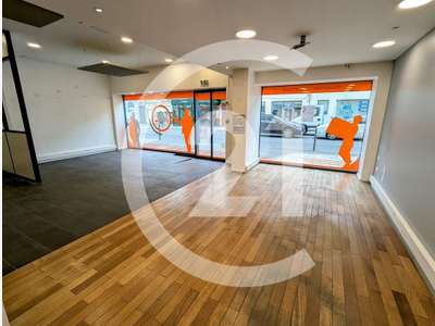 A louer local 250m² à Bourg les Valence centre