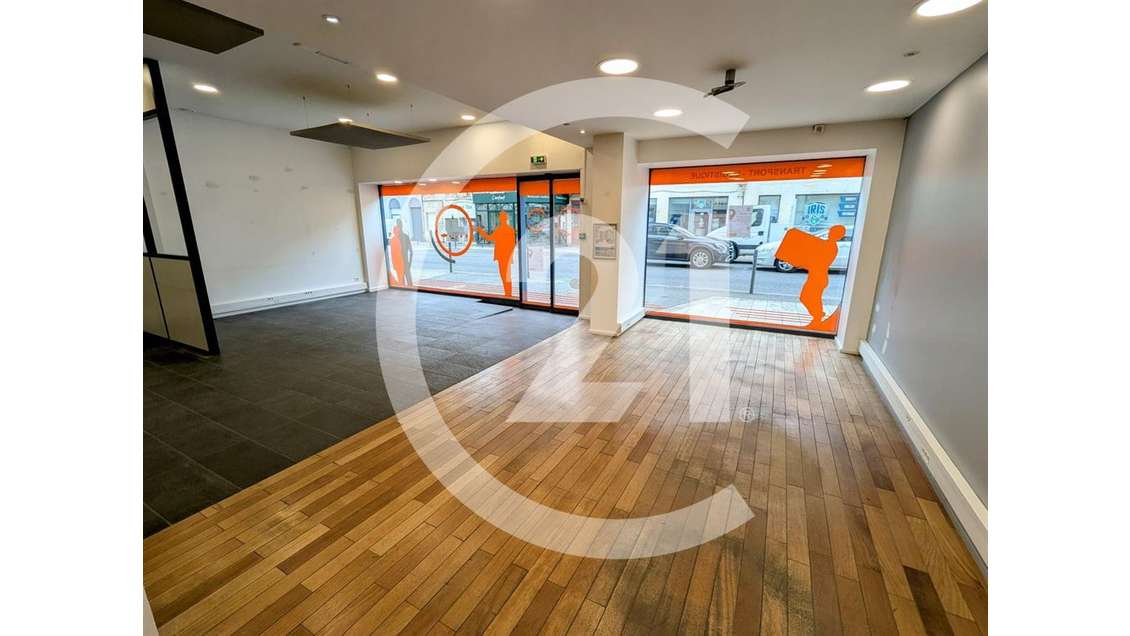 A louer local 250m² à Bourg les Valence centre  