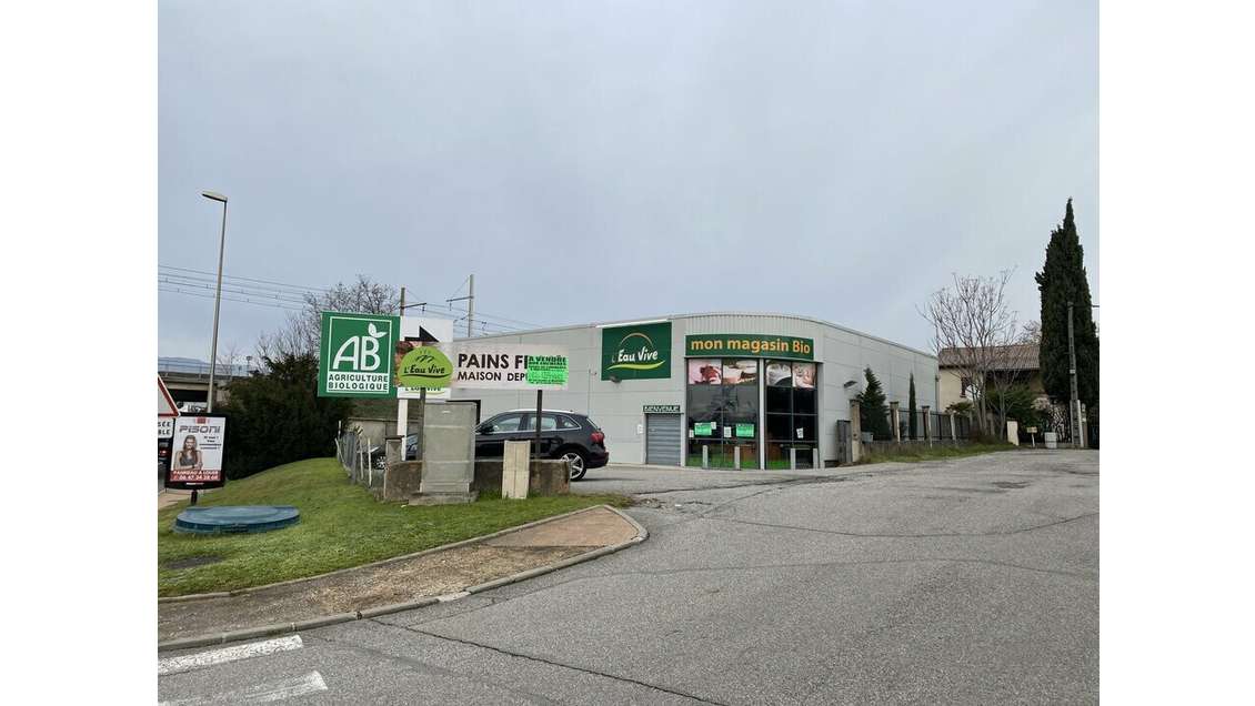 Local commercial 500m² à louer à Bourg-lès-Valence