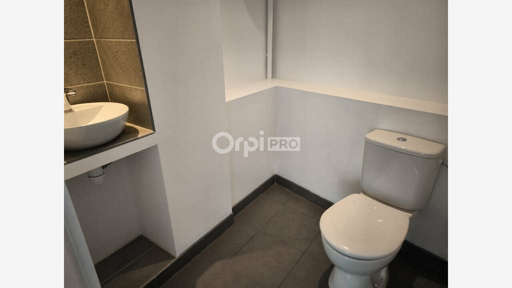 Local commercial de 30m² à louer dans le 19