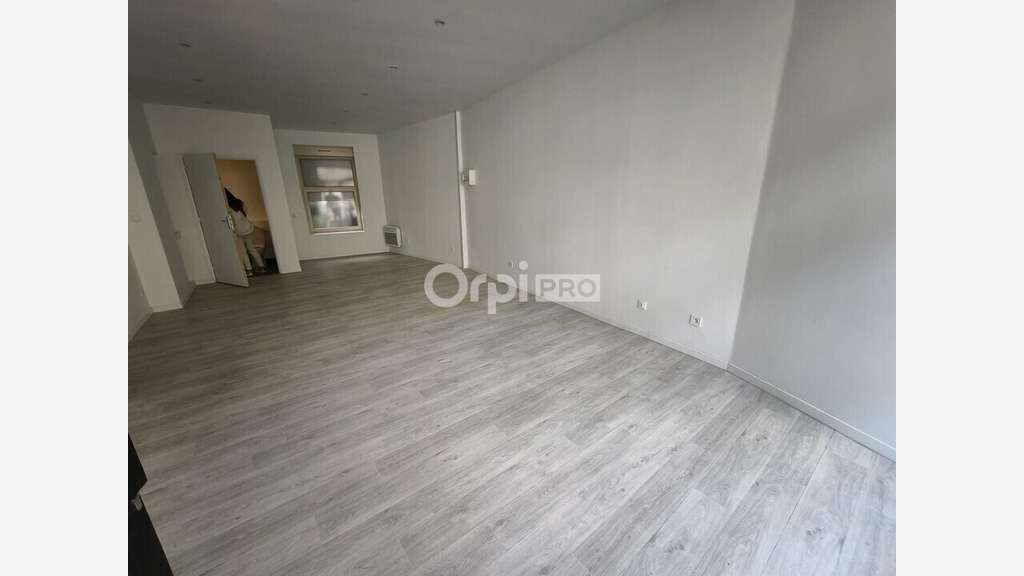 Local commercial de 30m² à louer dans le 19