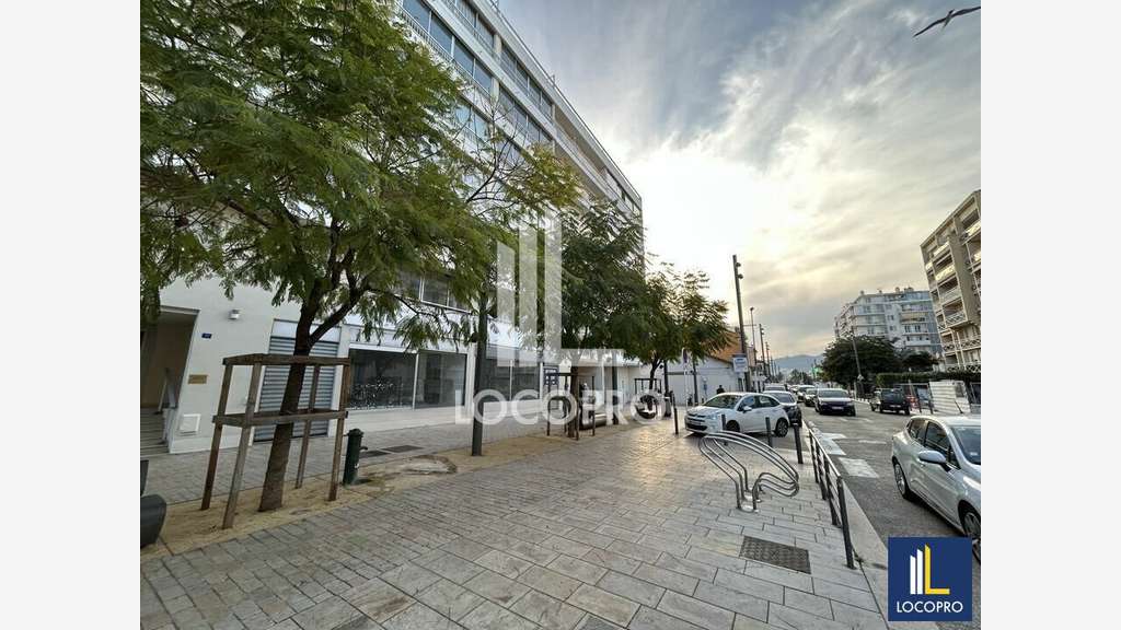 Loue local commercial 140m² Cannes Francis Tonner