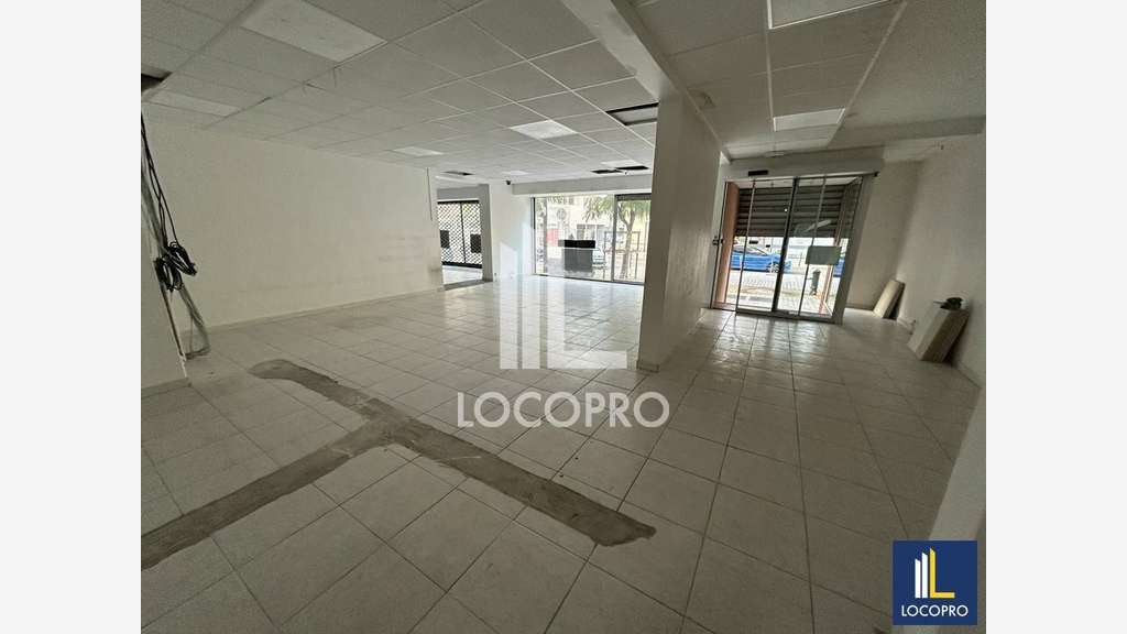 Loue local commercial 70m² à Cannes Francis Tonner