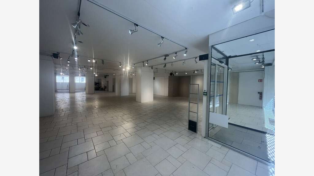 Local commercial 450m² à louer à Carpentras centre
