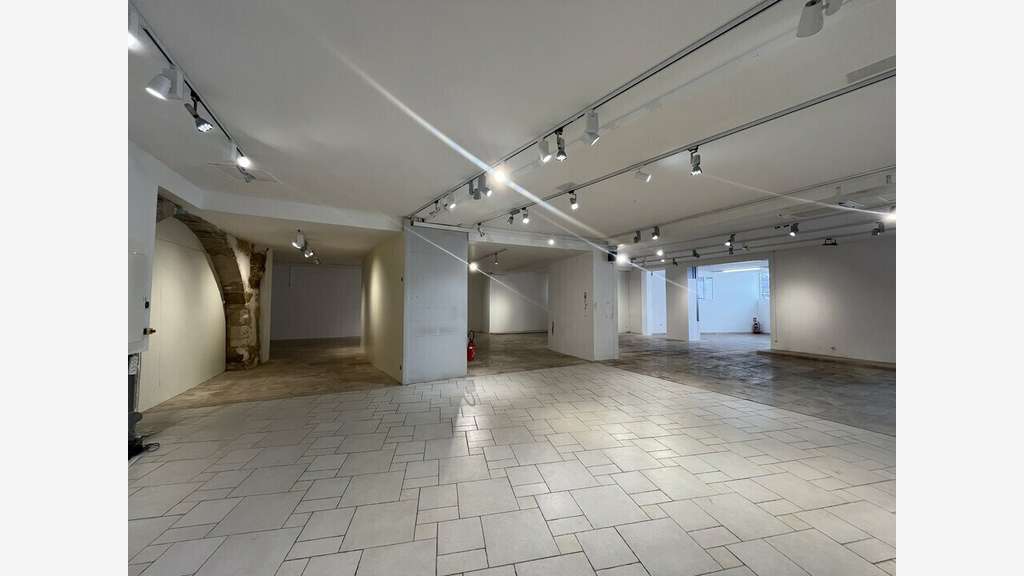 Local commercial 450m² à louer à Carpentras centre
