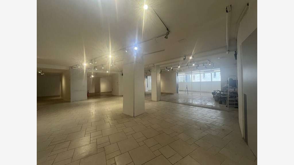 Local commercial 450m² à louer à Carpentras centre