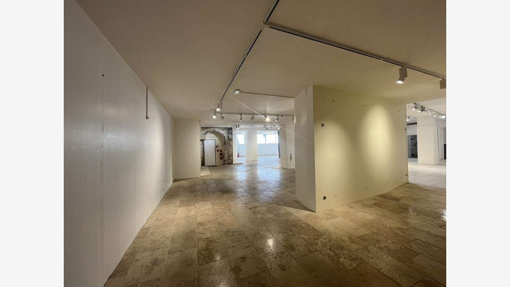 Local commercial 450m² à louer à Carpentras centre