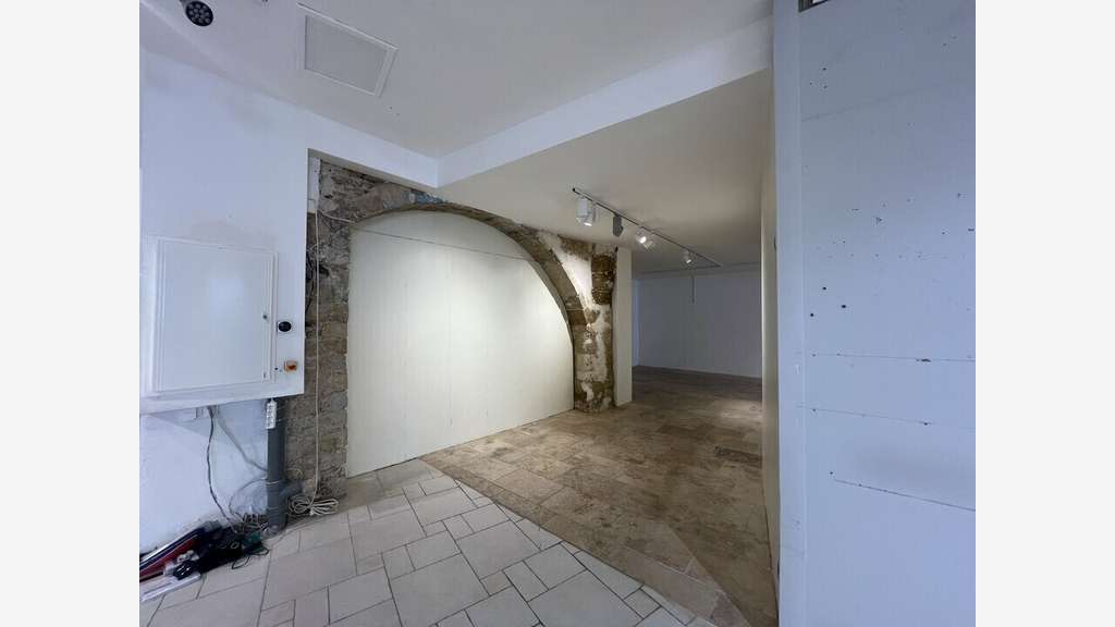 Local commercial 450m² à louer à Carpentras centre