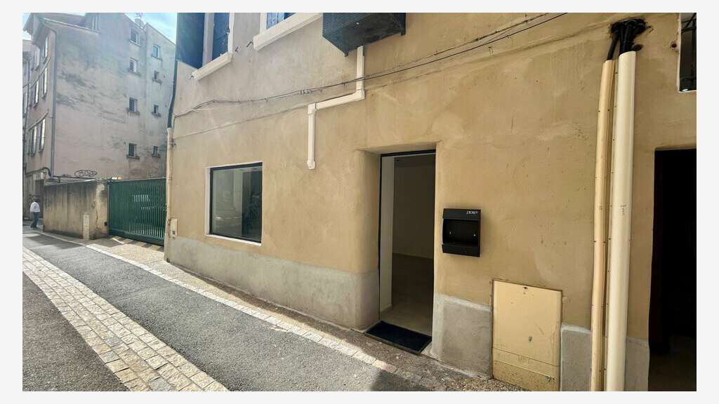 Local professionnel de 30m² à louer à Carpentras
