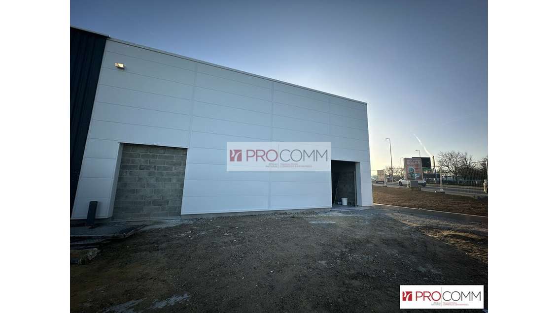 Local commercial à louer en retail park à Dreux