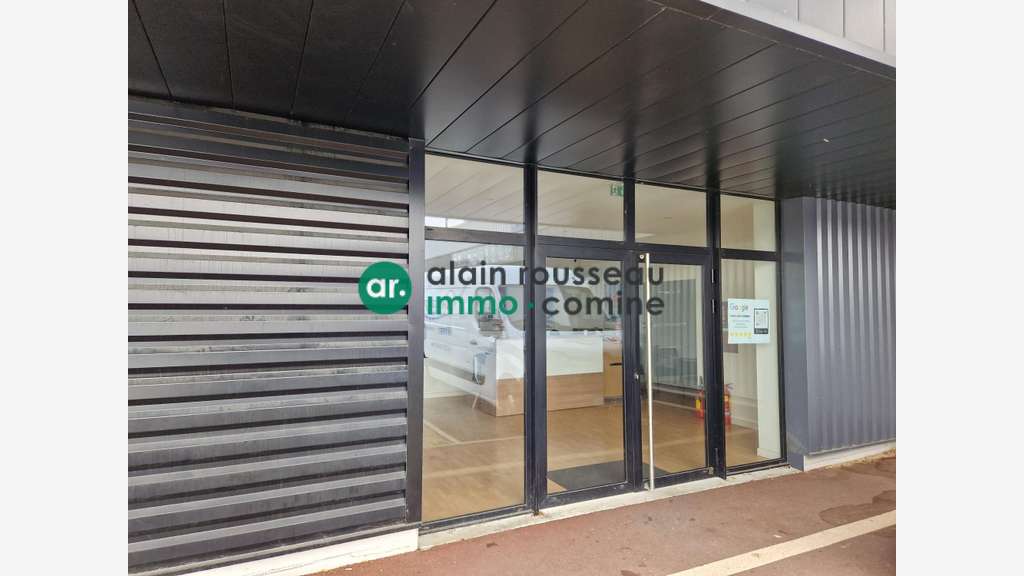 Local commercial 450m² à louer à Cholet