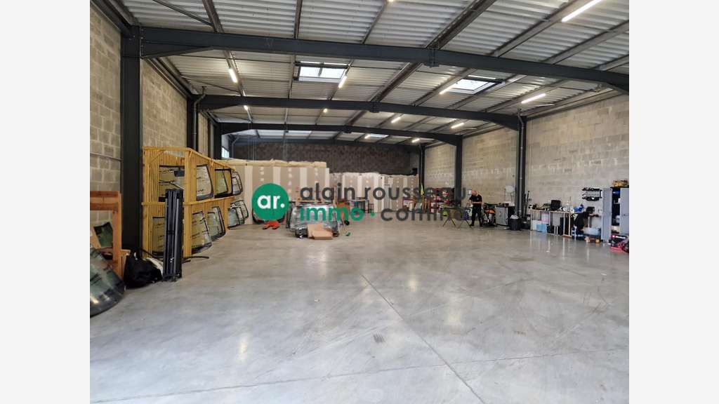 Local commercial 450m² à louer à Cholet