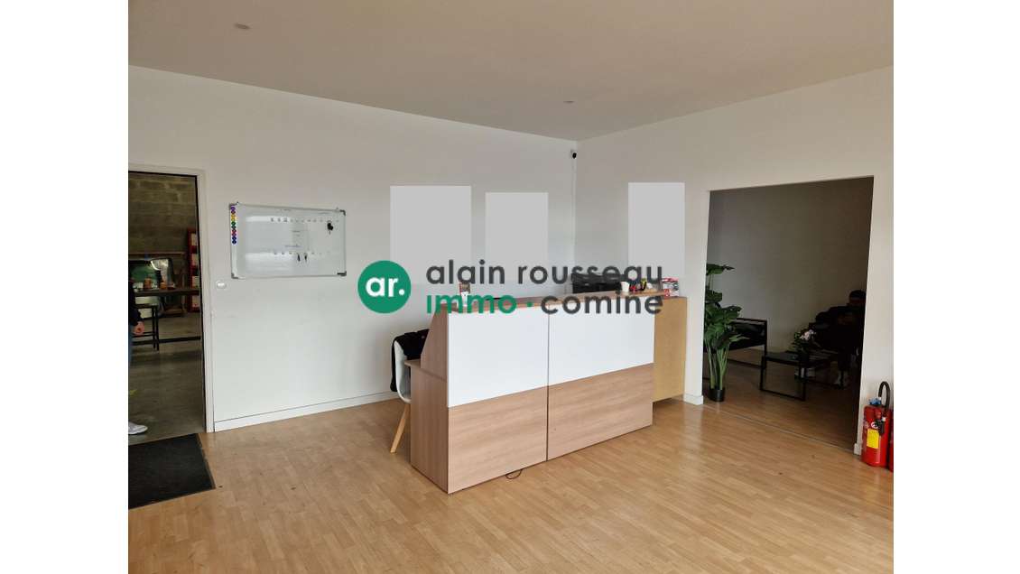 Local commercial 450m² à louer à Cholet 