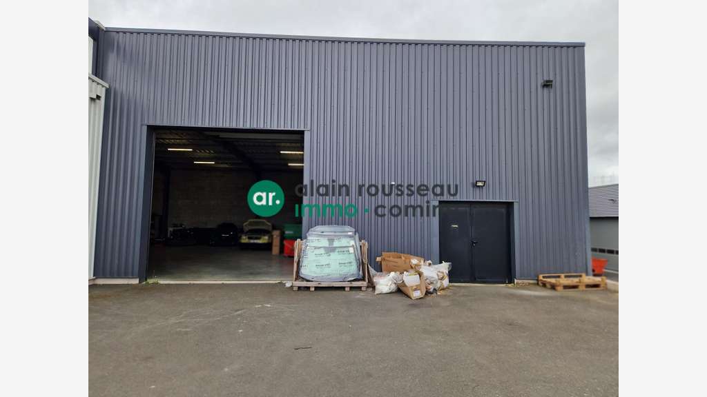 Local commercial 450m² à louer à Cholet