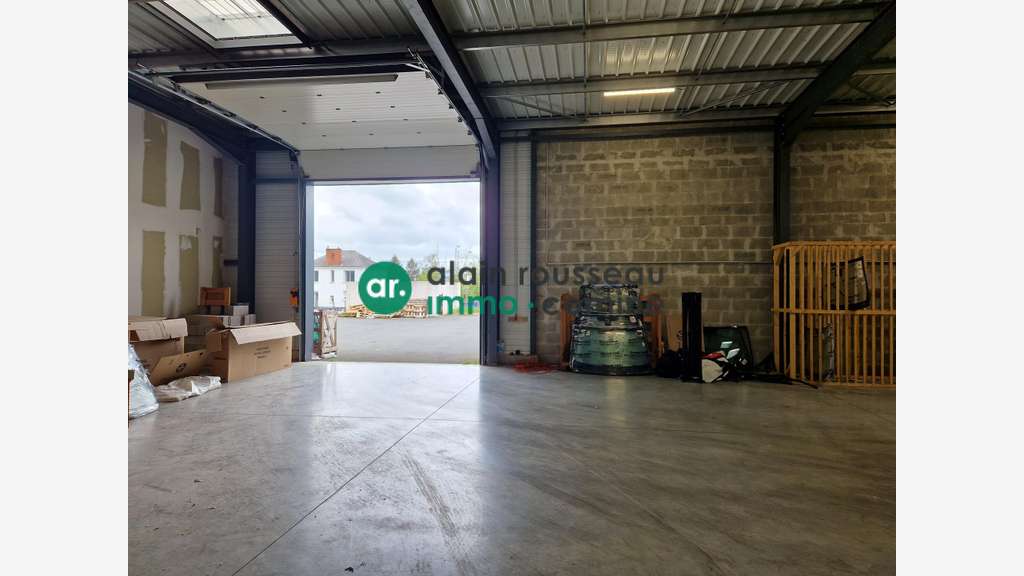 Local commercial 450m² à louer à Cholet