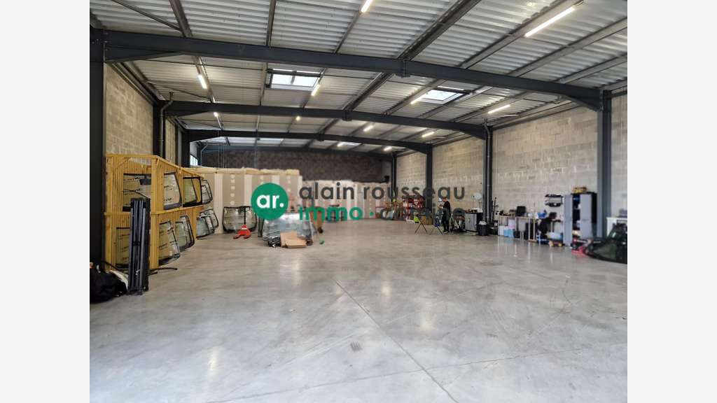Local commercial 450m² à louer à Cholet