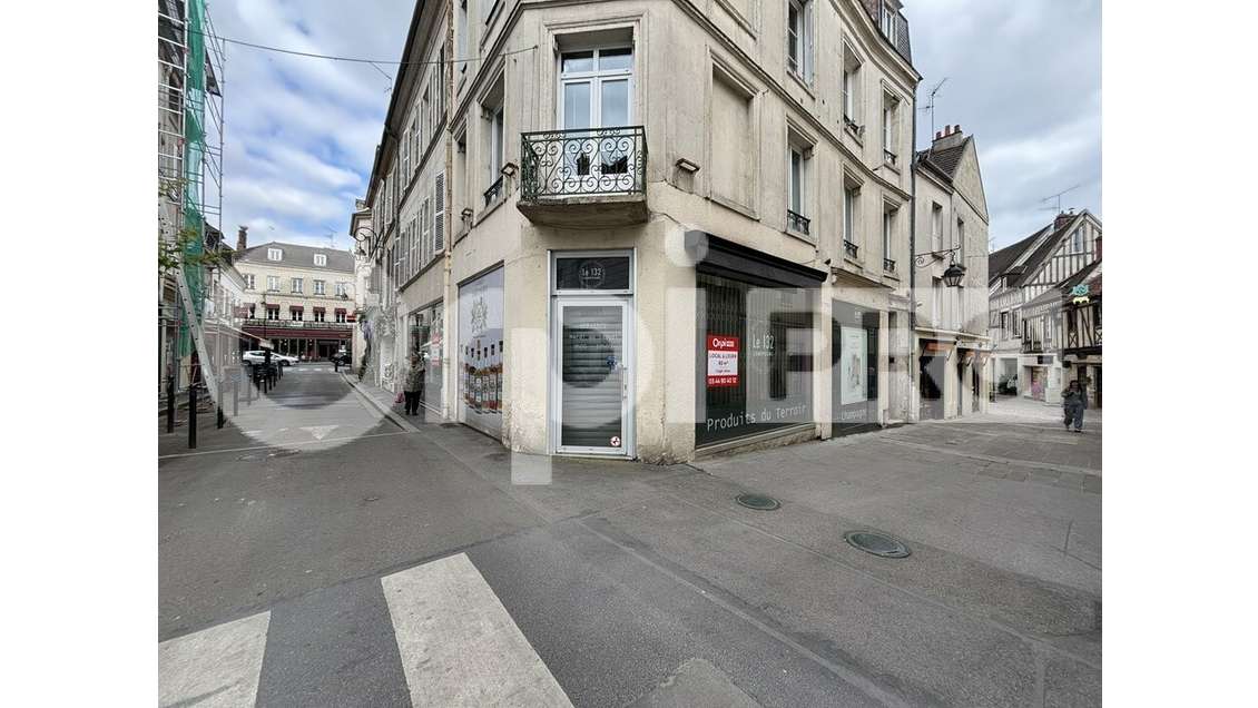 A louer local d'angle 90m² Compiègne hyper centre