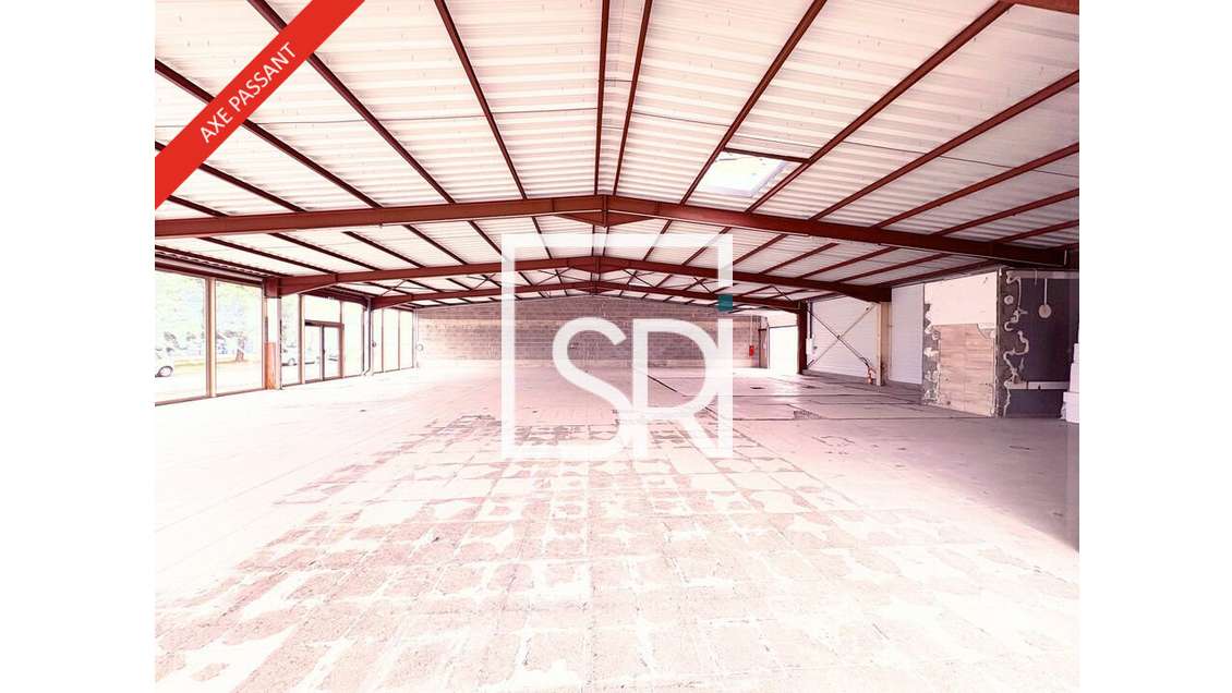 Local 440m² d'angle à louer à Cournon Av d'Aubière