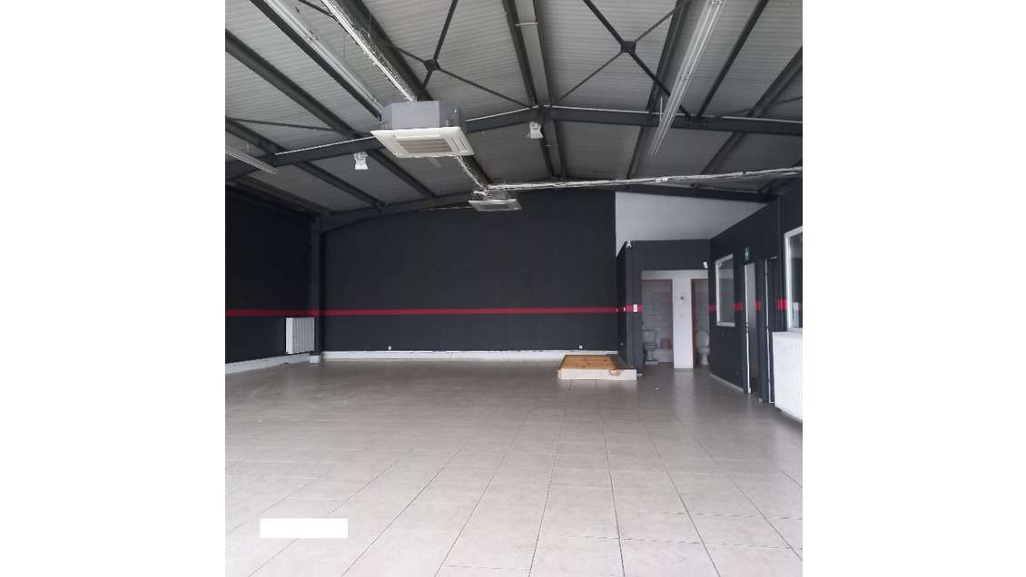 Local de 476m² à louer à Cournon-d'Auvergne