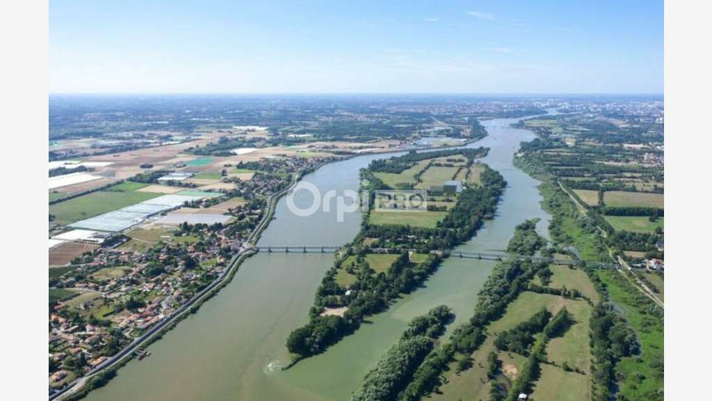 A louer local commercial 600m² à Divatte-sur-Loire