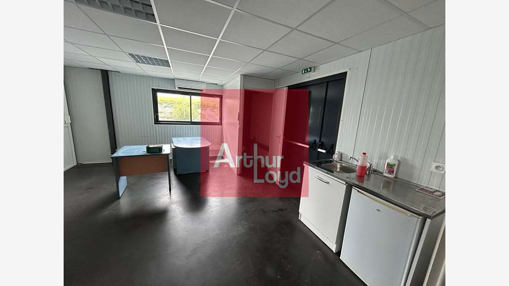 A louer local 140m² avec showroom à Foulayronnes