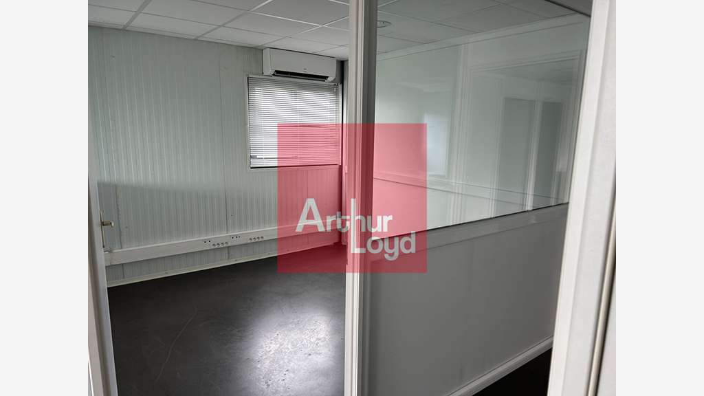 A louer local 140m² avec showroom à Foulayronnes
