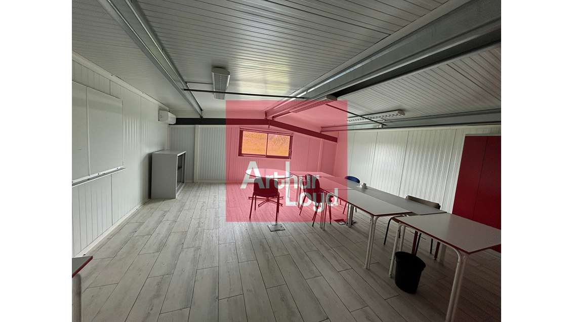 A louer local 140m² avec showroom à Foulayronnes