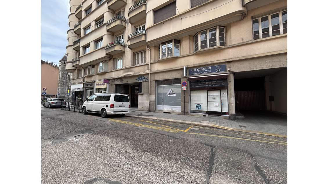 Loue local commercial 46.65m² Grenoble Strasbourg