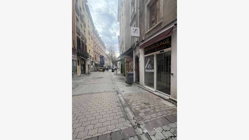 A louer local 36m² à Grenoble Rue Saint-Jacques