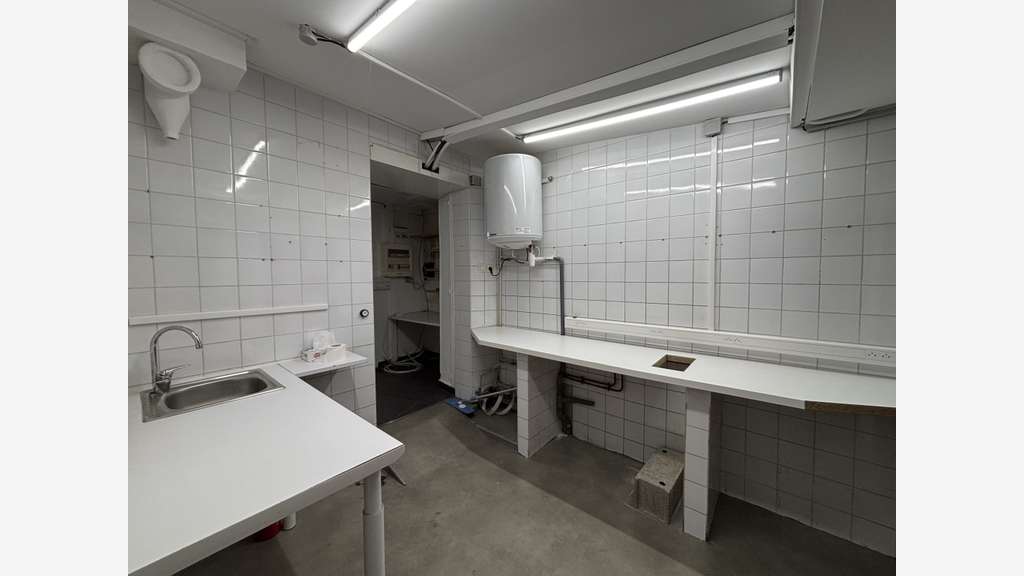 A louer local commercial 80m² Grenoble Crs Berriat