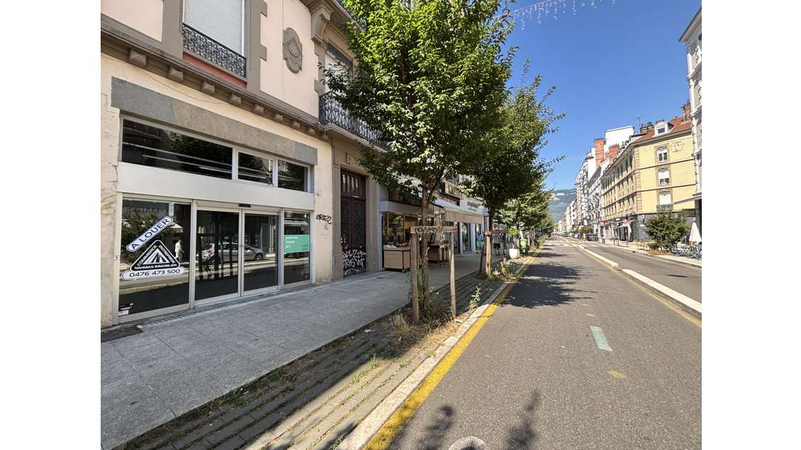 A louer local commercial 80m² Grenoble Crs Berriat