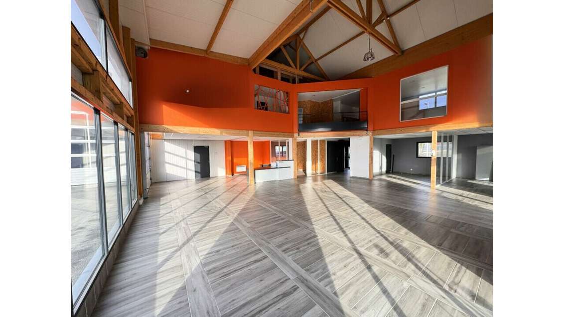 A Louer local commercial 303m² à Guérande