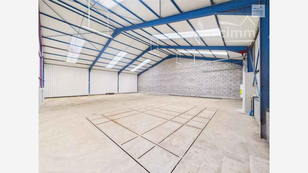 A louer local commercial 290m² à Guipry-Messac