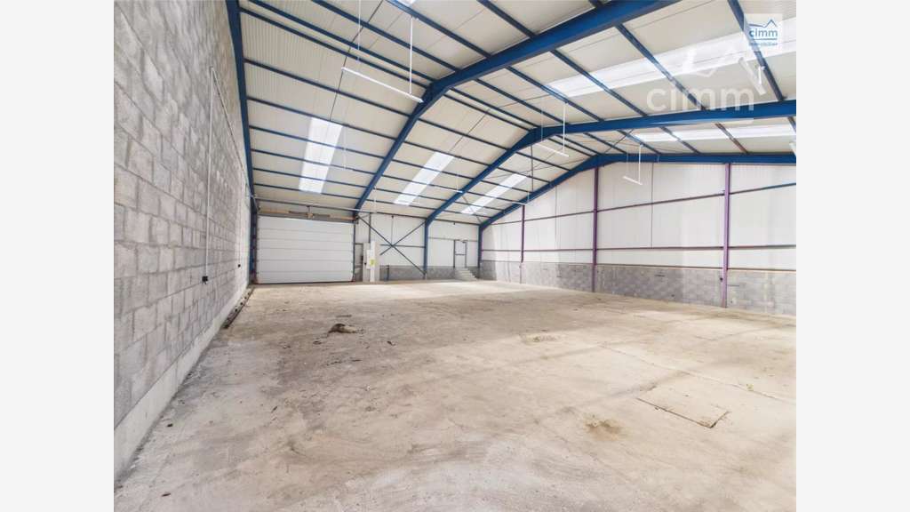 A louer local commercial 290m² à Guipry-Messac