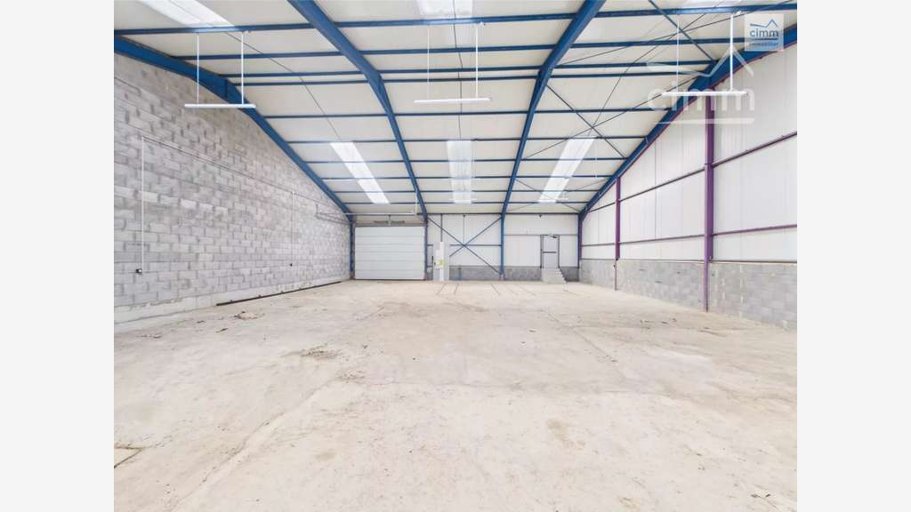 A louer local commercial 290m² à Guipry-Messac