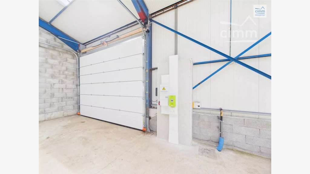 A louer local commercial 290m² à Guipry-Messac