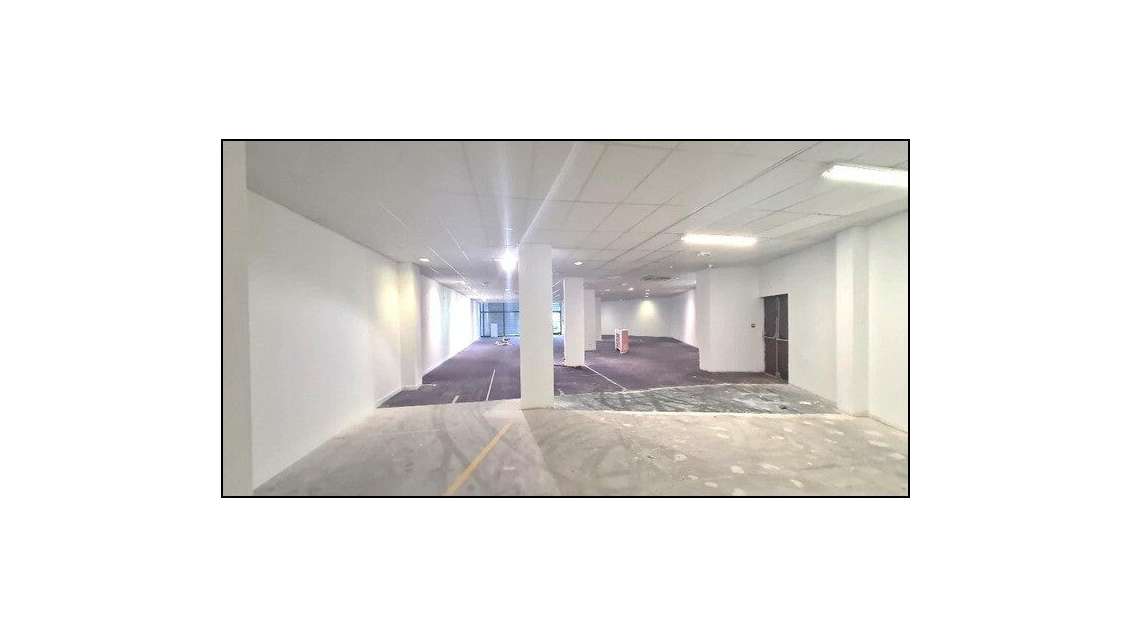Local commercial 402m² à louer Patte d'Oie Herblay
