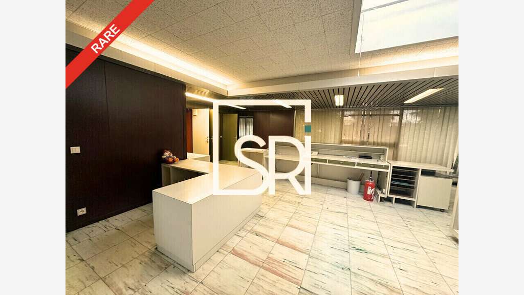 Local commercial 280m² à louer à Issoire