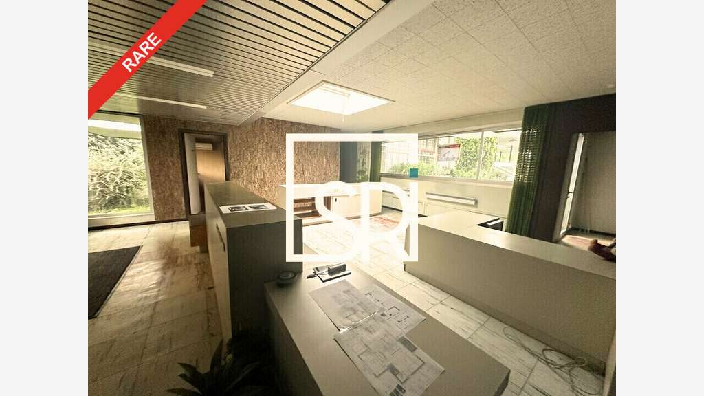 Local commercial 280m² à louer à Issoire