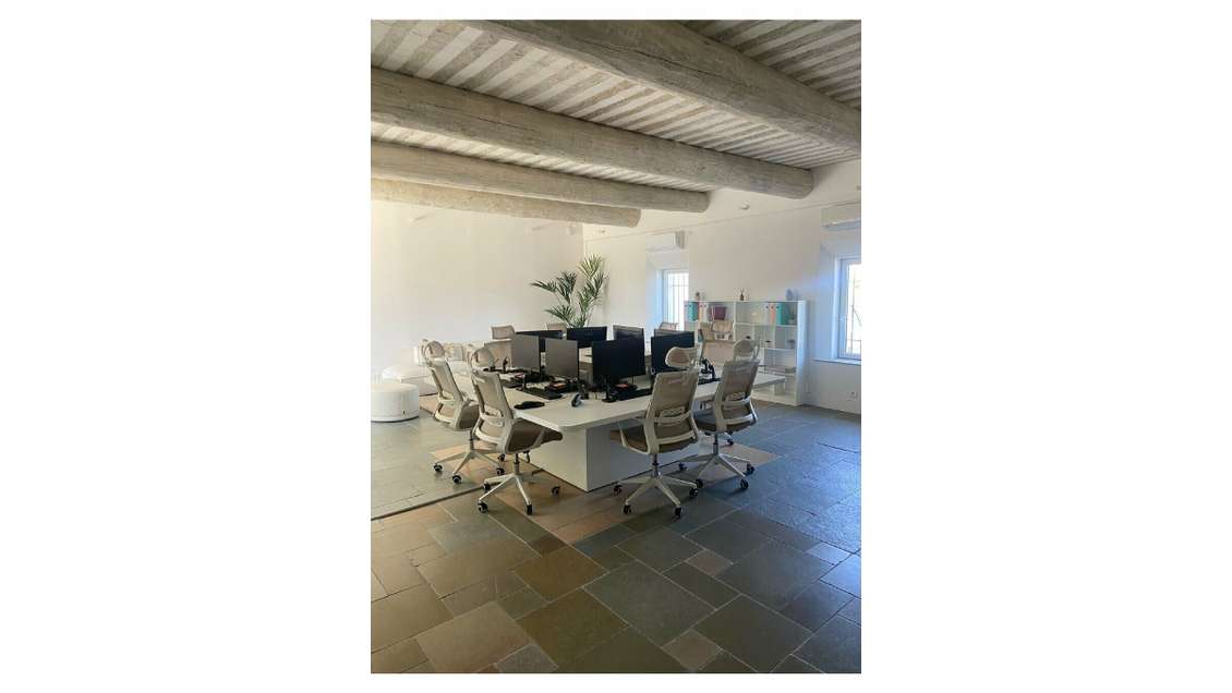 Local standing 183m² à louer L'Isle-sur-la-Sorgue