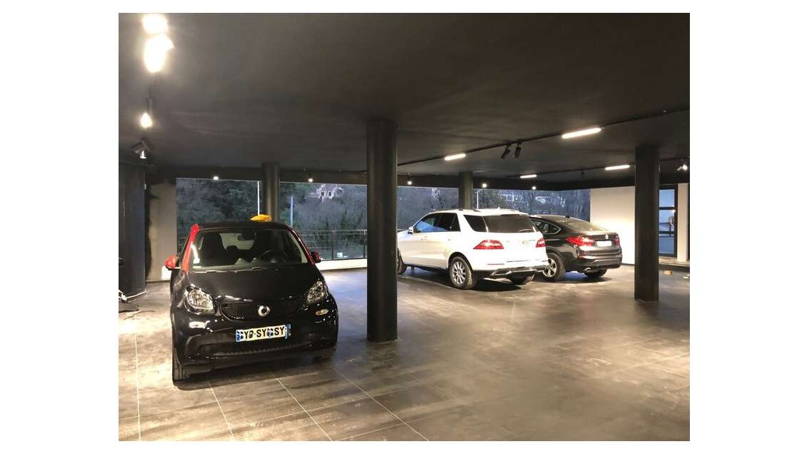 A louer beau local 430m² à La Colle-sur-Loup