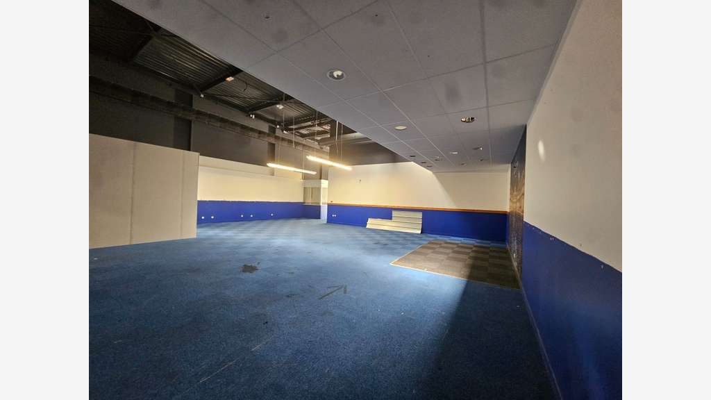 Local 562m² axe fréquenté empl N1 La Roche-sur-Yon