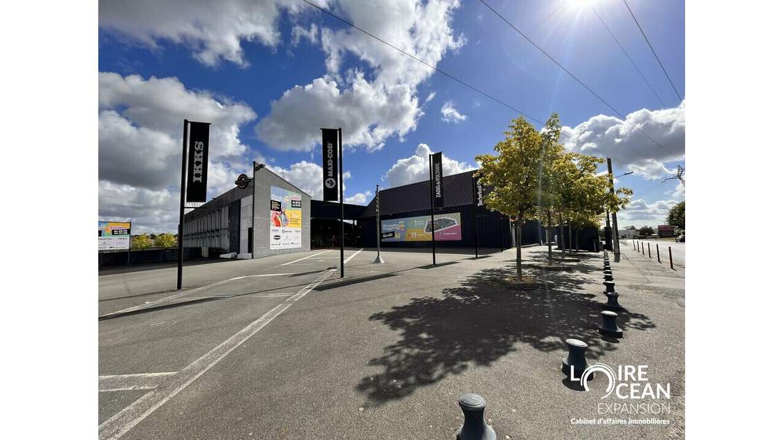 Locaux de 1600m² à louer en zac à la Séguinière