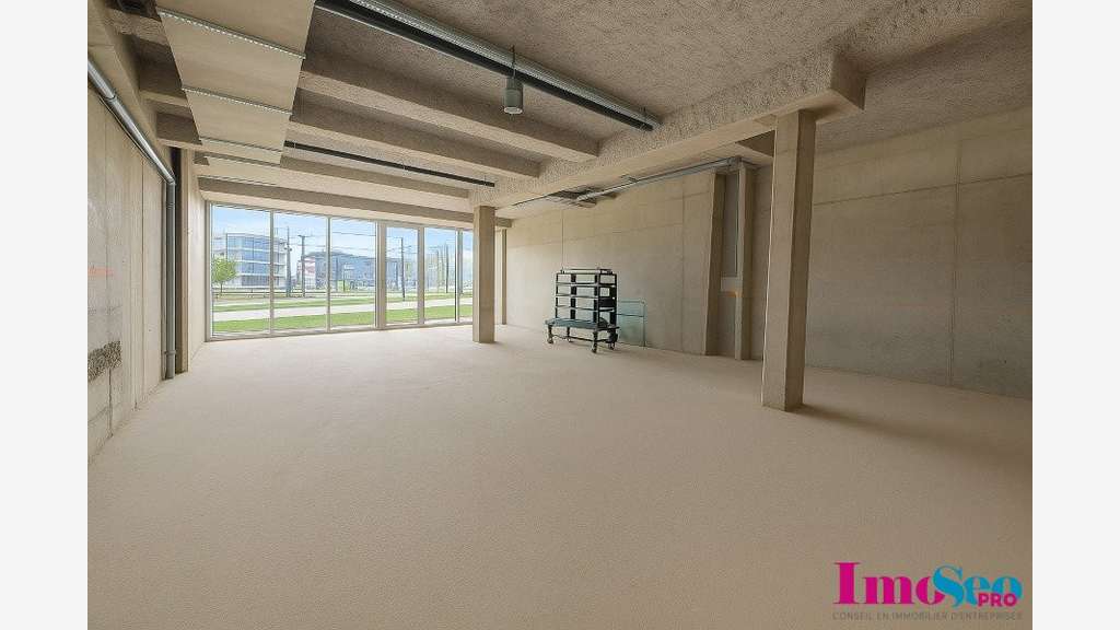 Local commercial 111m² à louer au Bouscat