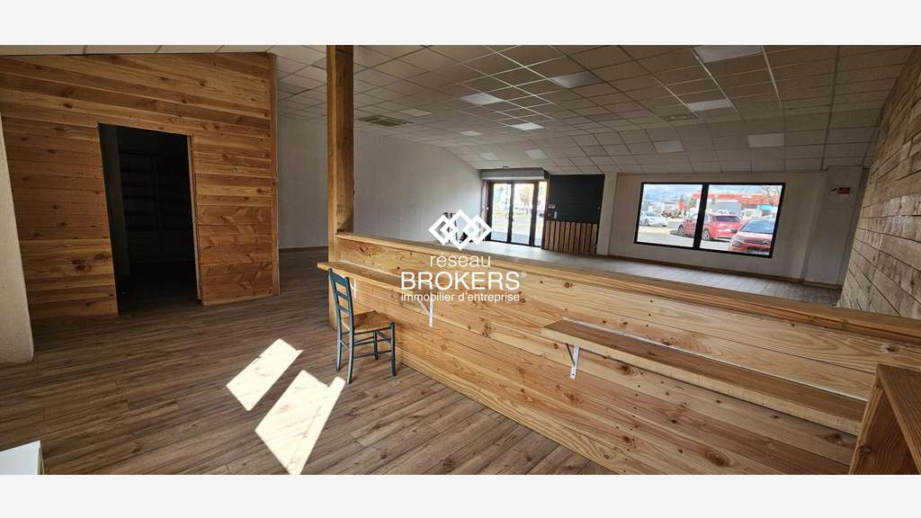 Loue local d'activité 230m² empl N°1 bis au Cendre